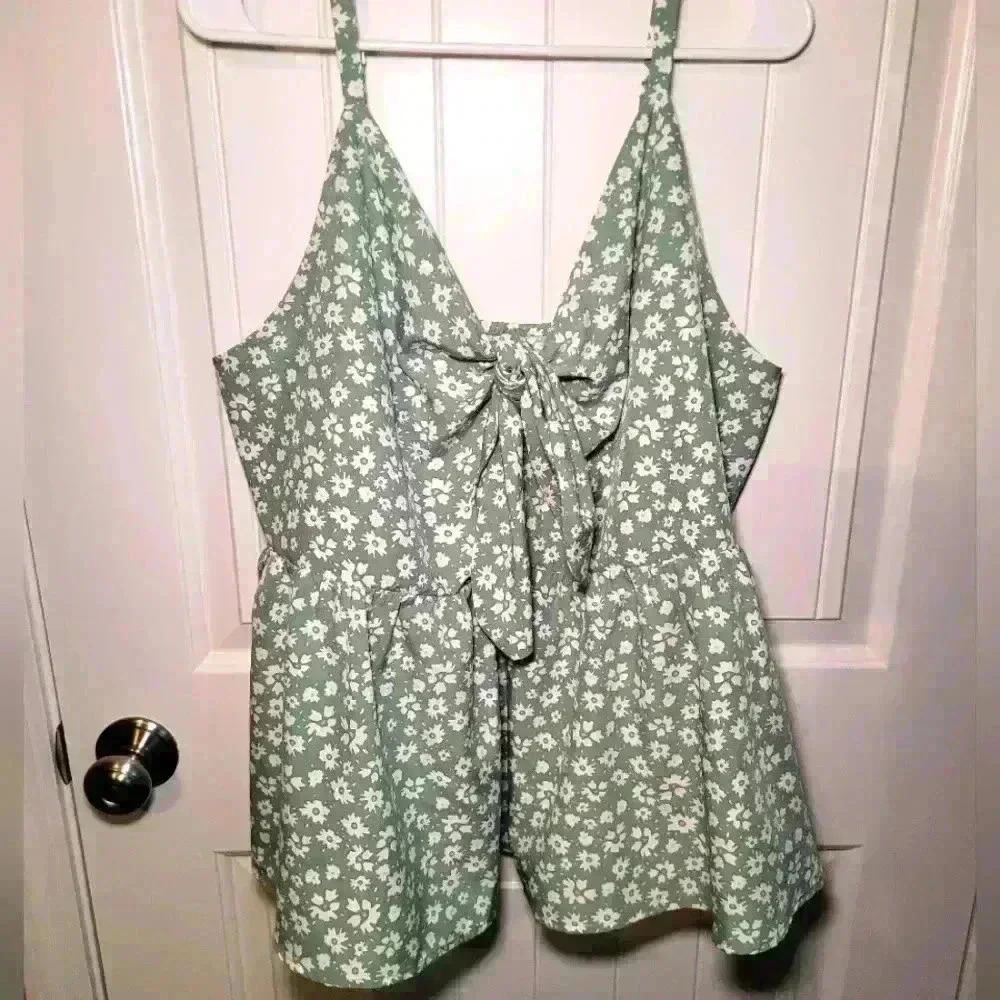 bloomchic high low top with tie knot in the front size 18